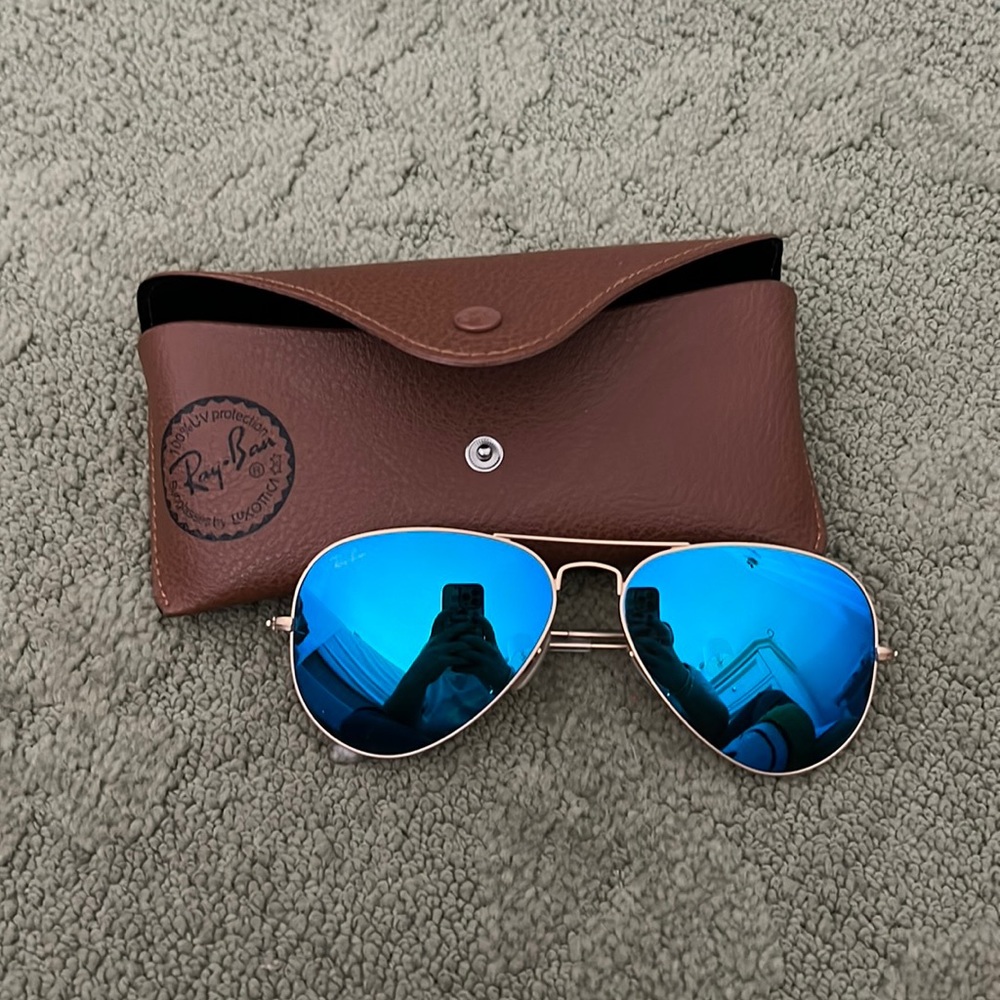 Blue ray ban aviators w/ brown leather case